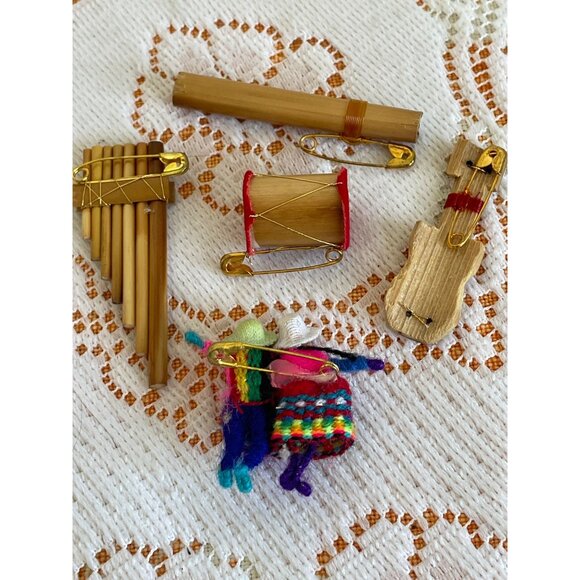 Vintage 1970s Miniature Peruvian Musical Instruments & Dolls Pins/Brooches - Picture 8 of 10